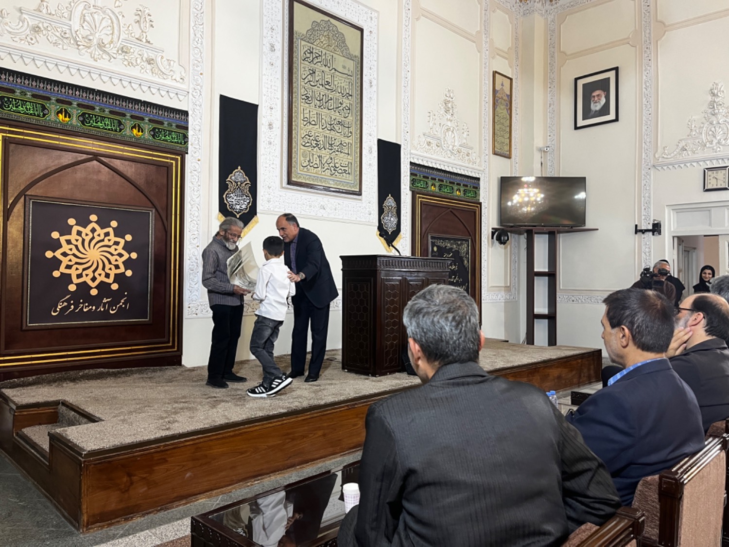 بدرقه انجمن آثار و مفاخر فرهنگی از دانش آموزان رباتیک بدرقه انجمن آثار و مفاخر فرهنگی از دانش آموزان رباتیک