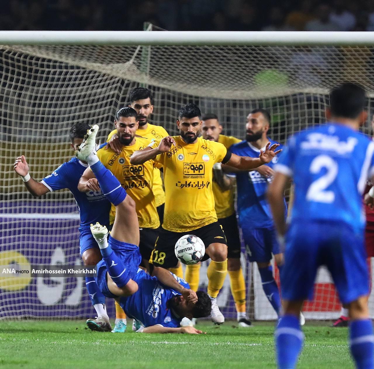 تصاویر جدال استقلال و سپاهان در اصفهان تصاویر جدال استقلال و سپاهان در اصفهان