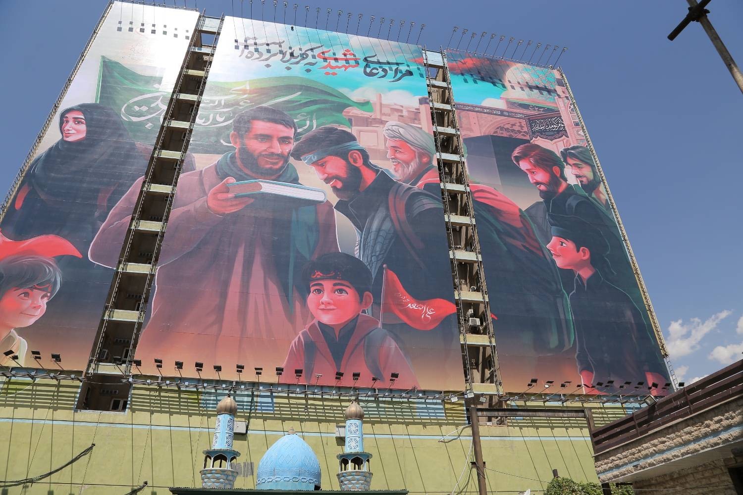 از دیوارنگاره اربعینی میدان ونک رونمایی شد از دیوارنگاره اربعینی میدان ونک رونمایی شد