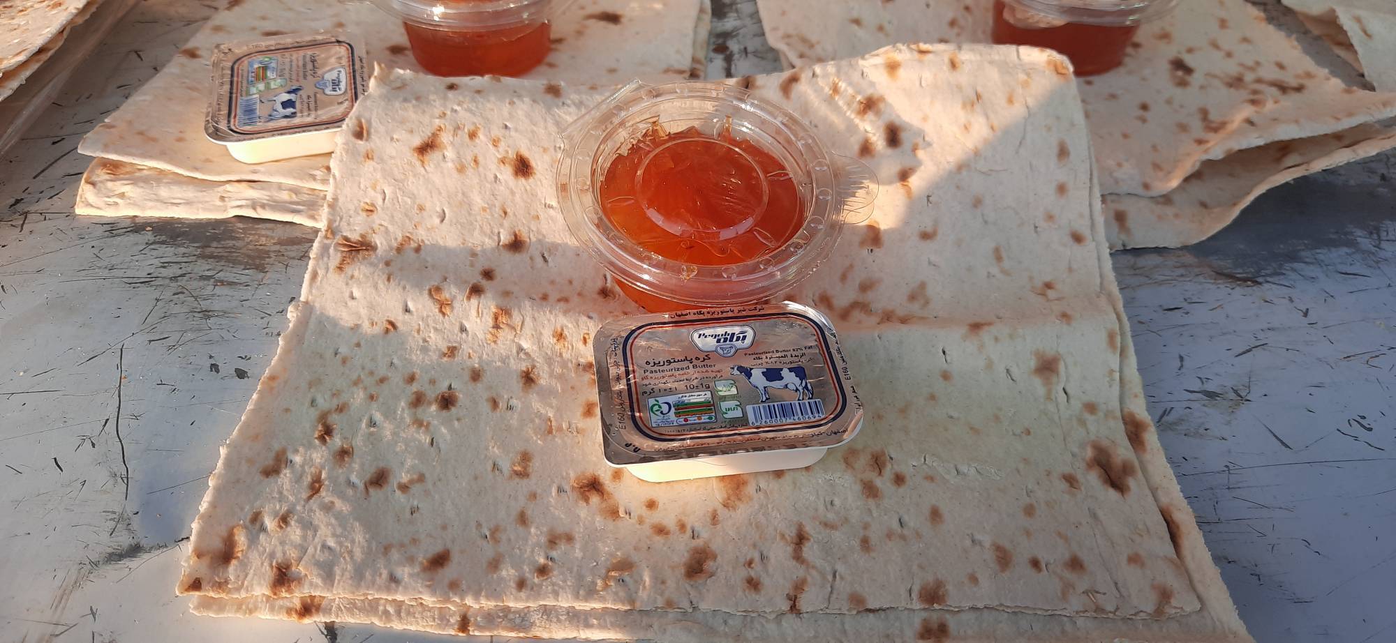 از توزیع ۵۰۰۰ هزار بطری آب تا اسکان روزانه ۳۰۰ زائر در موکب یک گروه جهادی