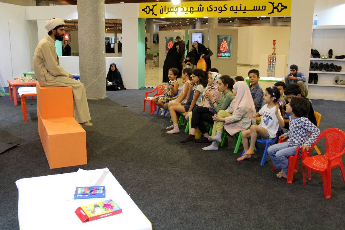 سينهزنی دستهای كوچک در حسينيه کودکان اربعینی سينهزنی دستهای كوچک در حسينيه کودکان اربعینی