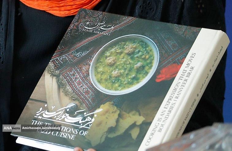 غذا‌های یزدی را از دل تاریخ به سفره‌ها آوردم/ تنوع غذایی یک امتیاز فرهنگی برای ایرانیان است