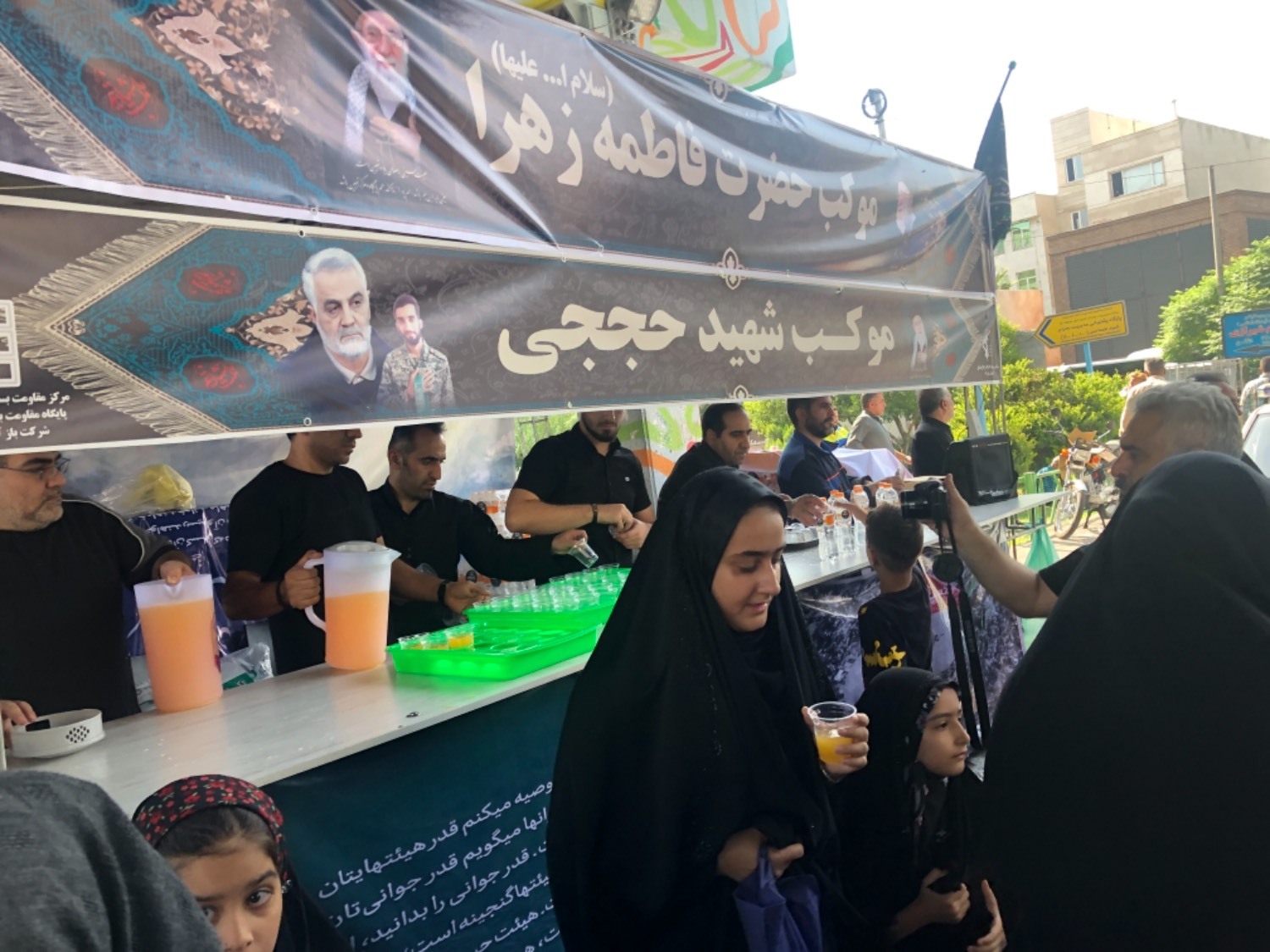 پیاده‌روی ۱۷ کیلومتری عشاق‌الحسین در اربعین/ طنین لبیک یا حسین در خیابانهای تهران