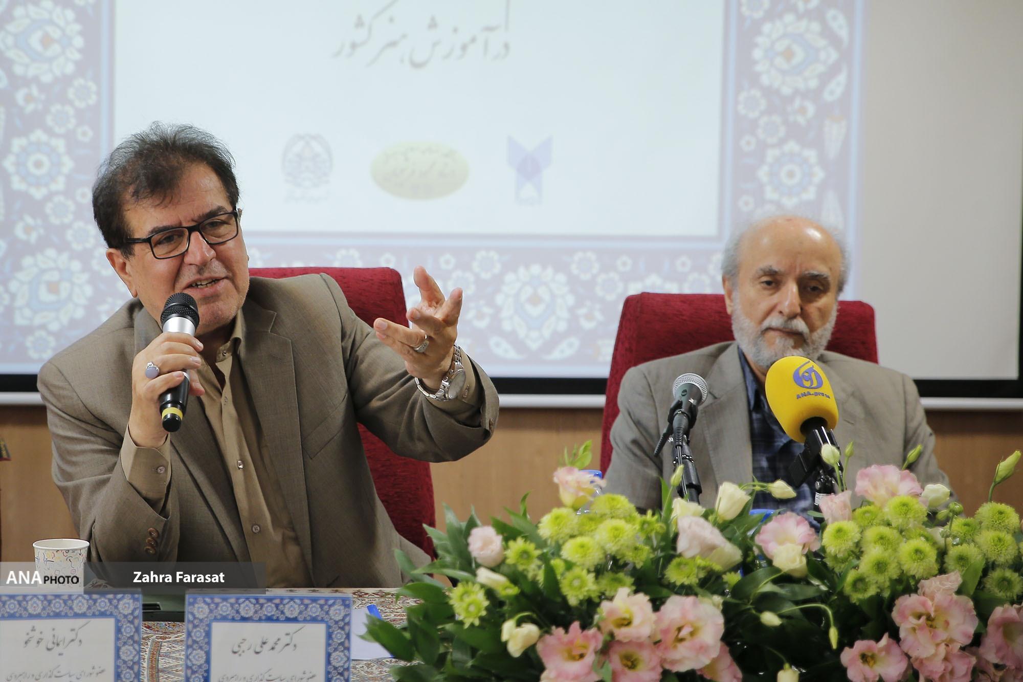 محتوا و مهارت محورهای اصلی نظام استاد ـ شاگردی است