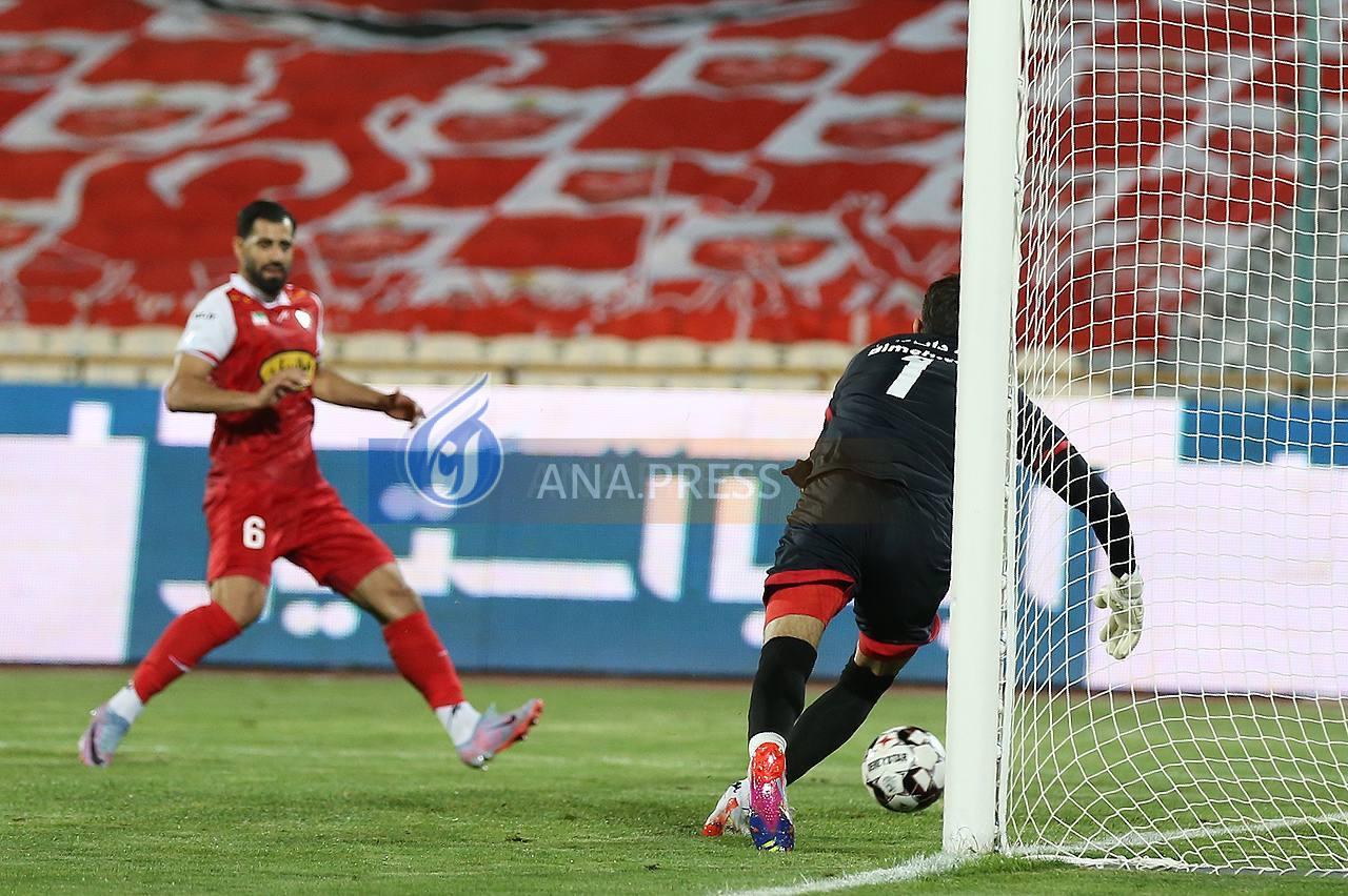 تصاویر گل به خودی پرسپولیس و کلافه شدن گلمحمدی تصاویر گل به خودی پرسپولیس و کلافه شدن گلمحمدی