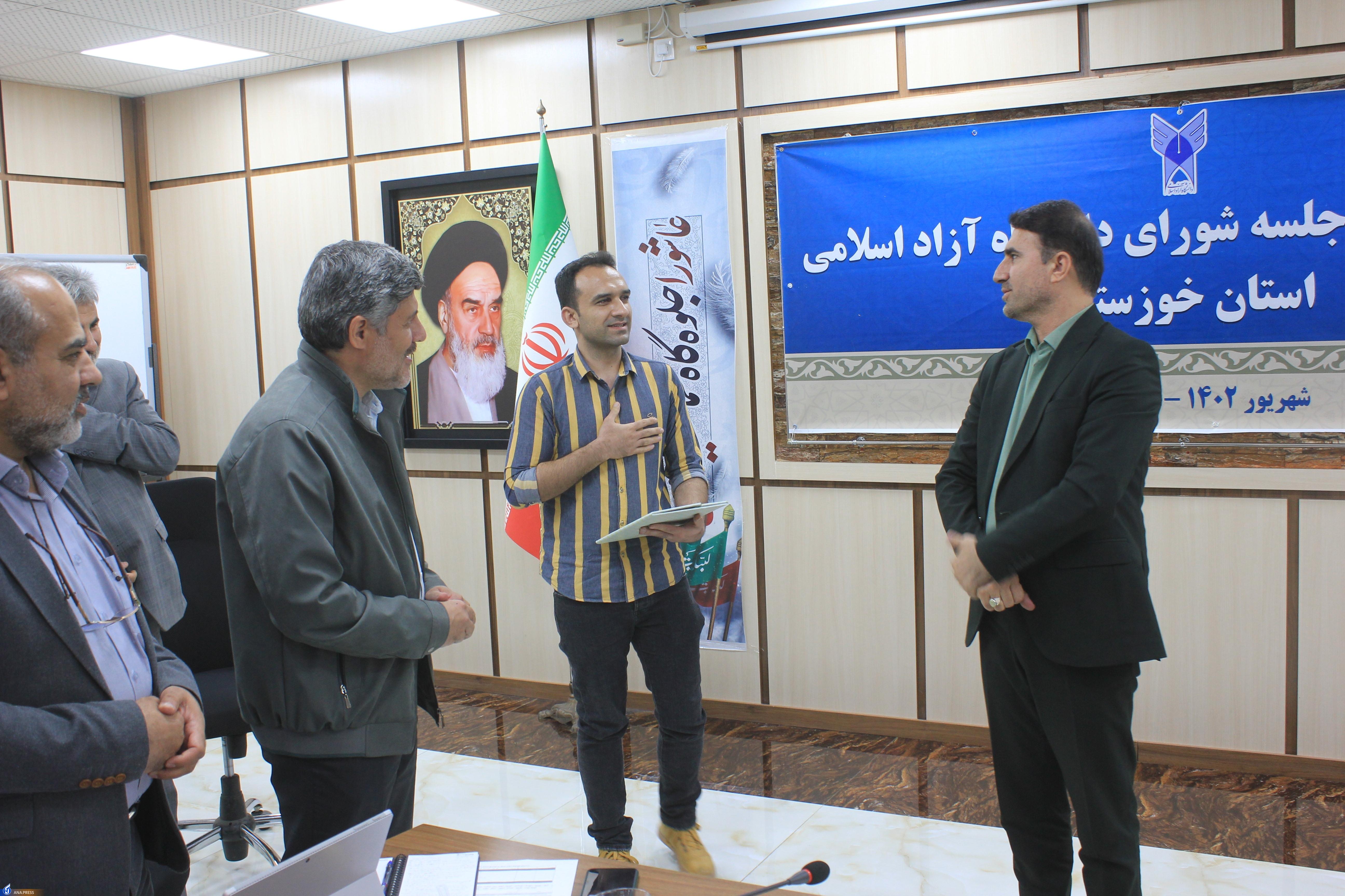 دانشجوی دانشگاه آزاد موفق به کسب بورسیه تحصیلی دکتری در انگلستان شد دانشجوی دانشگاه آزاد موفق به کسب بورسیه تحصیلی دکتری در انگلستان شد