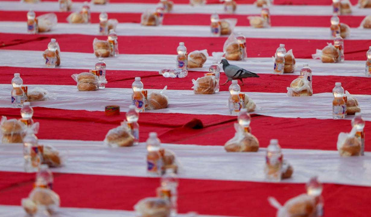 سفره اطعام خانه پدری برای عزاداران ۲۸ صفر +عکس