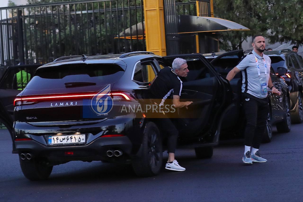 اسکورت ویژه برای حضور سرمربی و بازیکن النصر در نشست خبری+ تصاویر