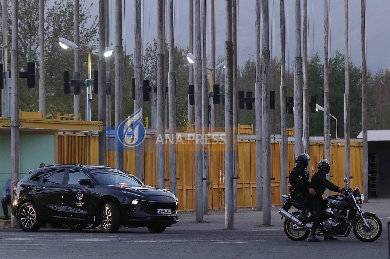 اسکورت ویژه برای حضور سرمربی و بازیکن النصر در نشست خبری+ تصاویر اسکورت ویژه برای حضور سرمربی و بازیکن النصر در نشست خبری+ تصاویر