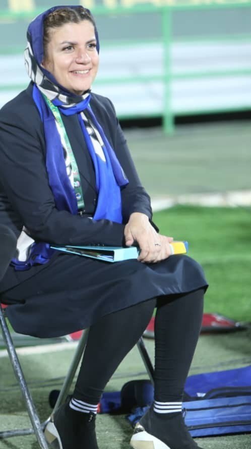 اولین حضور پزشک خانم در کنار زمین به عنوان افسرپزشکی در بازی پرسپولیس و النصر اولین حضور پزشک خانم در کنار زمین به عنوان افسرپزشکی در بازی پرسپولیس و النصر