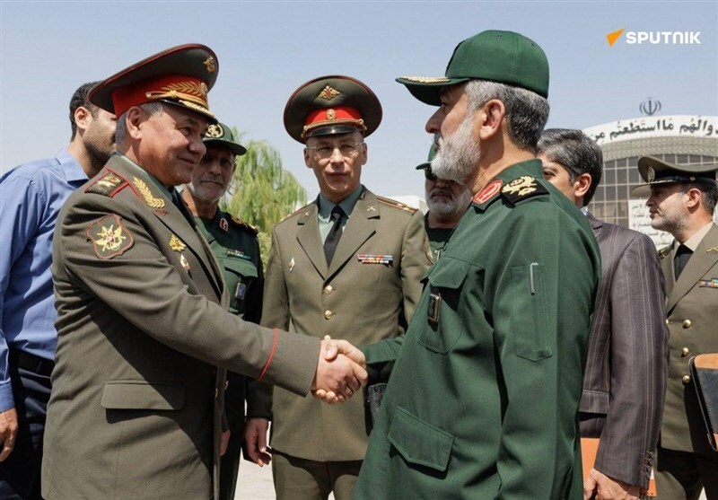 بازدید وزیر دفاع روسیه از پهپادها و سامانههای موشکی سپاه + عکس بازدید وزیر دفاع روسیه از پهپادها و سامانههای موشکی سپاه + عکس