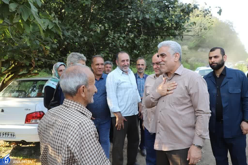 جوانان در اردوهای جهادی مشکلات را لمس میکنند جوانان در اردوهای جهادی مشکلات را لمس میکنند