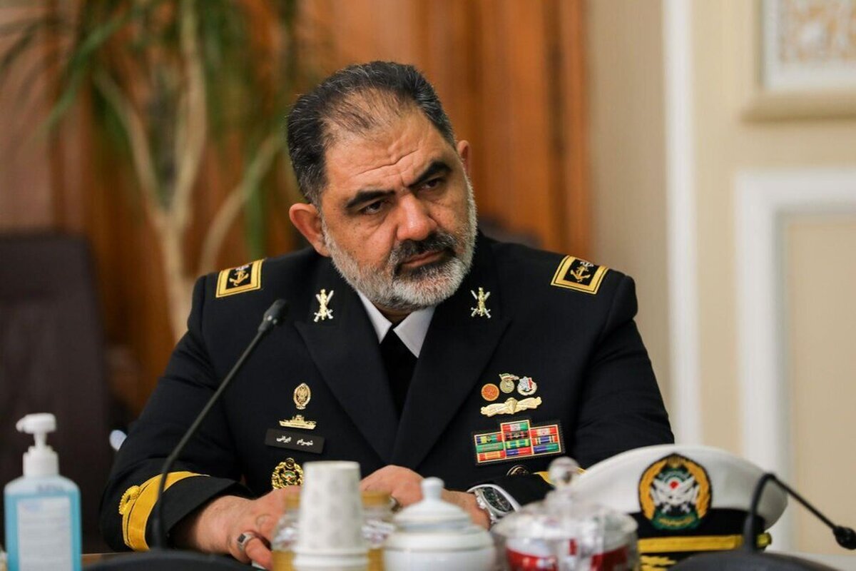 امیر ایرانی: نیروی دریایی ارتش و سپاه کنار هم امنیت دریایی منطقه را تأمین می‌کنند