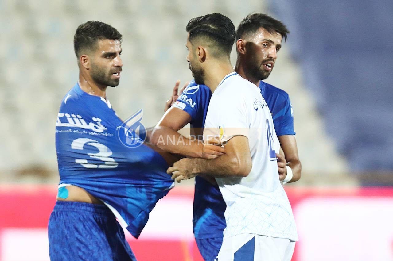 درگیری عجیب در جریان بازی استقلال و استقلال خوزستان+ تصاویر درگیری عجیب در جریان بازی استقلال و استقلال خوزستان+ تصاویر