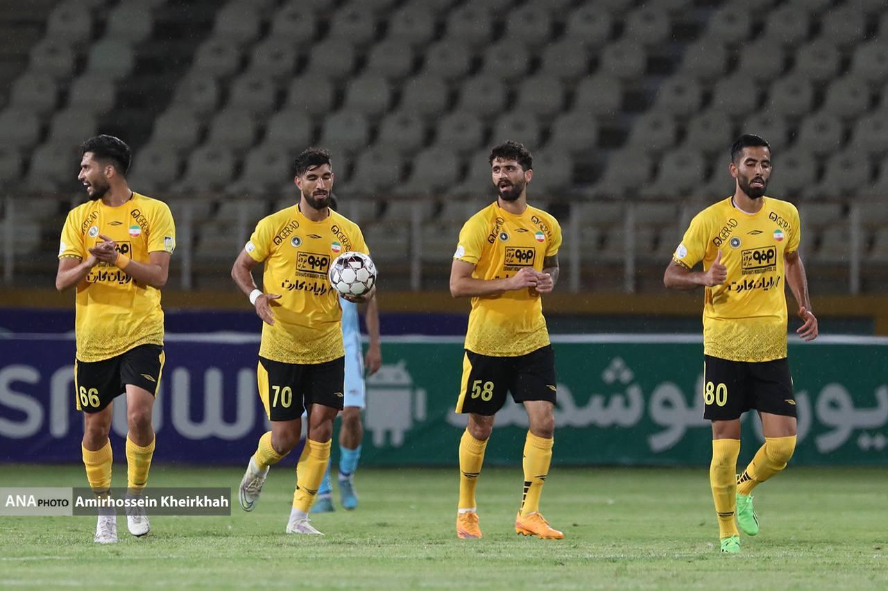 گزارش تصویری از برد سپاهان مقابل پیکان از لحظه اخراج دانشگر تا سجده شکر تیم اصفهانی گزارش تصویری از برد سپاهان مقابل پیکان از لحظه اخراج دانشگر تا سجده شکر تیم اصفهانی