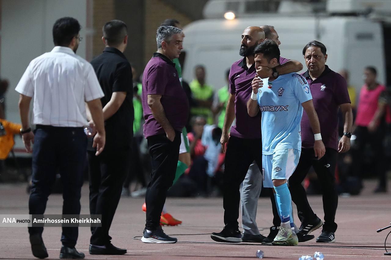 گزارش تصویری از برد سپاهان مقابل پیکان از لحظه اخراج دانشگر تا سجده شکر تیم اصفهانی گزارش تصویری از برد سپاهان مقابل پیکان از لحظه اخراج دانشگر تا سجده شکر تیم اصفهانی