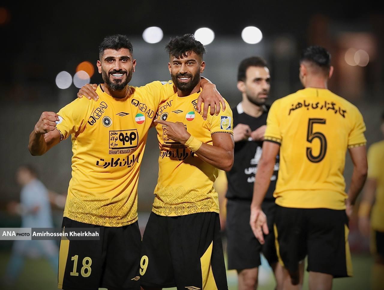گزارش تصویری از برد سپاهان مقابل پیکان از لحظه اخراج دانشگر تا سجده شکر تیم اصفهانی گزارش تصویری از برد سپاهان مقابل پیکان از لحظه اخراج دانشگر تا سجده شکر تیم اصفهانی