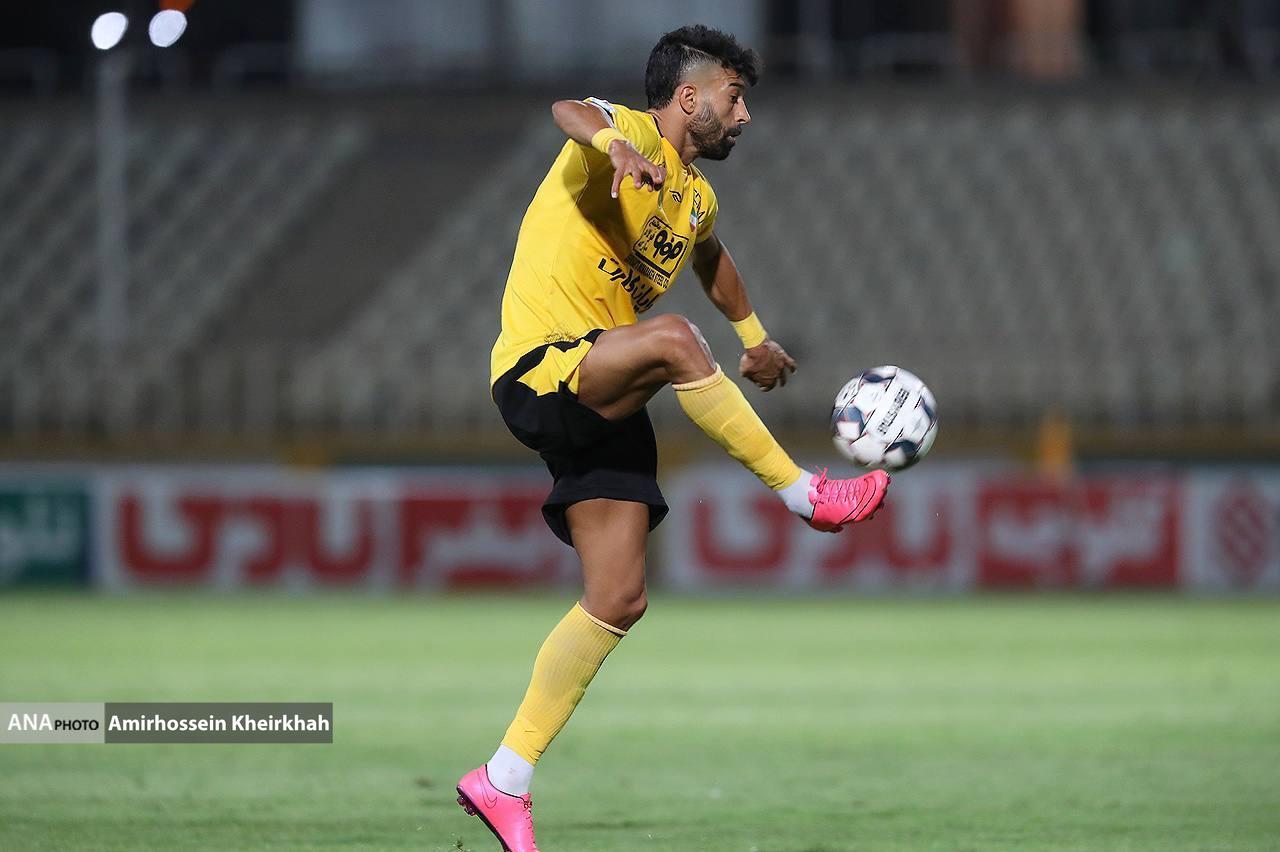 گزارش تصویری از برد سپاهان مقابل پیکان از لحظه اخراج دانشگر تا سجده شکر تیم اصفهانی گزارش تصویری از برد سپاهان مقابل پیکان از لحظه اخراج دانشگر تا سجده شکر تیم اصفهانی