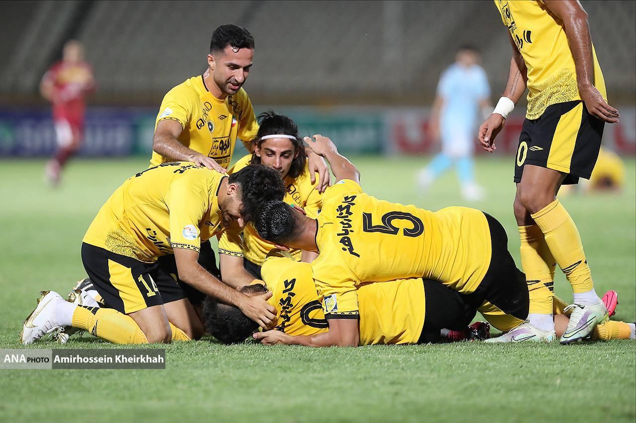 گزارش تصویری از برد سپاهان مقابل پیکان از لحظه اخراج دانشگر تا سجده شکر تیم اصفهانی گزارش تصویری از برد سپاهان مقابل پیکان از لحظه اخراج دانشگر تا سجده شکر تیم اصفهانی