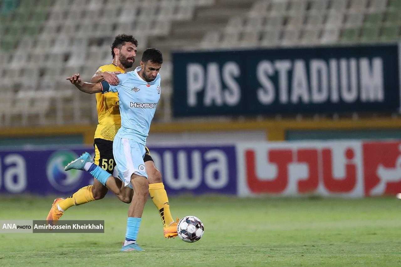 گزارش تصویری از برد سپاهان مقابل پیکان از لحظه اخراج دانشگر تا سجده شکر تیم اصفهانی گزارش تصویری از برد سپاهان مقابل پیکان از لحظه اخراج دانشگر تا سجده شکر تیم اصفهانی