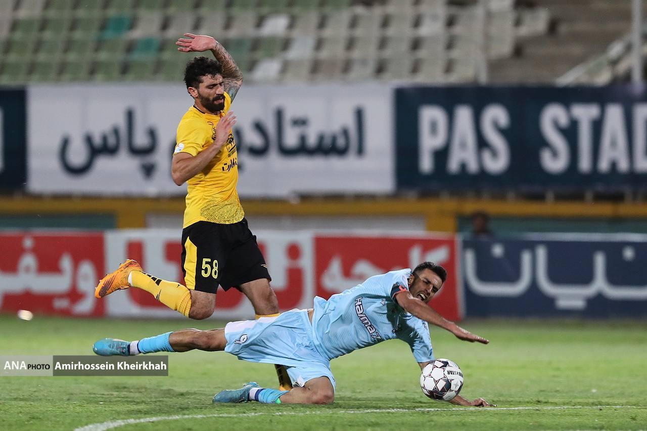 گزارش تصویری از برد سپاهان مقابل پیکان از لحظه اخراج دانشگر تا سجده شکر تیم اصفهانی گزارش تصویری از برد سپاهان مقابل پیکان از لحظه اخراج دانشگر تا سجده شکر تیم اصفهانی