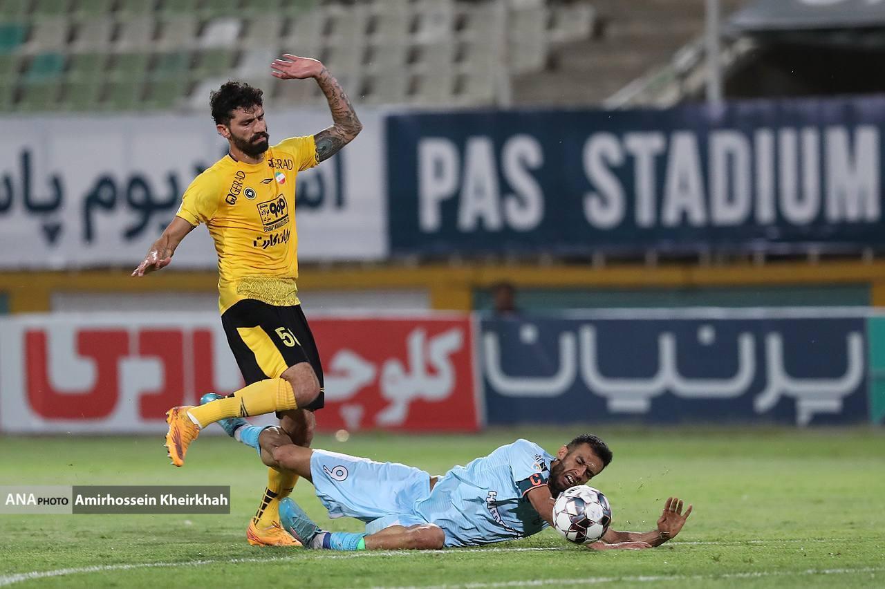 گزارش تصویری از برد سپاهان مقابل پیکان از لحظه اخراج دانشگر تا سجده شکر تیم اصفهانی گزارش تصویری از برد سپاهان مقابل پیکان از لحظه اخراج دانشگر تا سجده شکر تیم اصفهانی