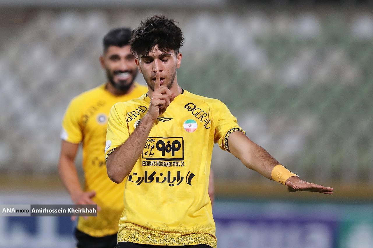 گزارش تصویری از برد سپاهان مقابل پیکان از لحظه اخراج دانشگر تا سجده شکر تیم اصفهانی گزارش تصویری از برد سپاهان مقابل پیکان از لحظه اخراج دانشگر تا سجده شکر تیم اصفهانی