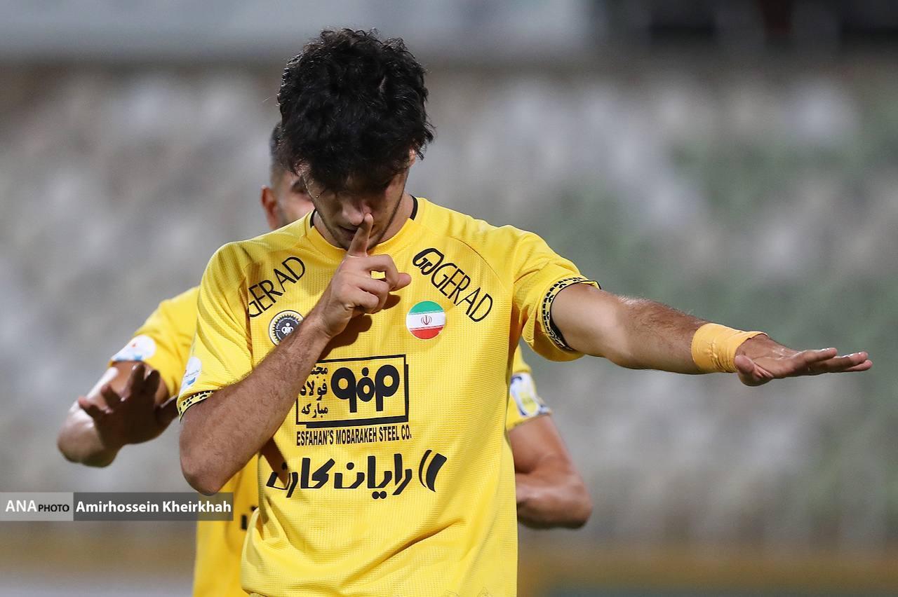 گزارش تصویری از برد سپاهان مقابل پیکان از لحظه اخراج دانشگر تا سجده شکر تیم اصفهانی گزارش تصویری از برد سپاهان مقابل پیکان از لحظه اخراج دانشگر تا سجده شکر تیم اصفهانی