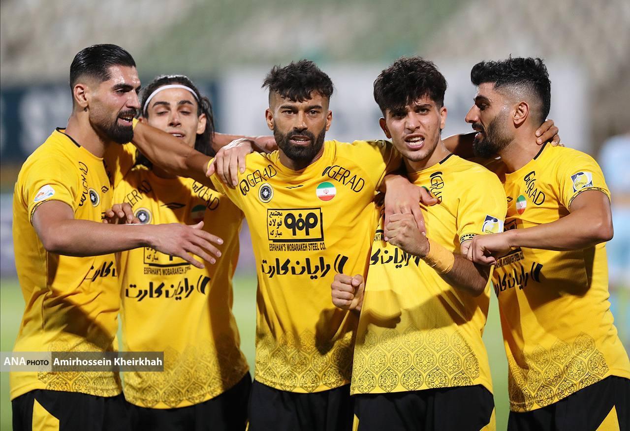 گزارش تصویری از برد سپاهان مقابل پیکان از لحظه اخراج دانشگر تا سجده شکر تیم اصفهانی گزارش تصویری از برد سپاهان مقابل پیکان از لحظه اخراج دانشگر تا سجده شکر تیم اصفهانی