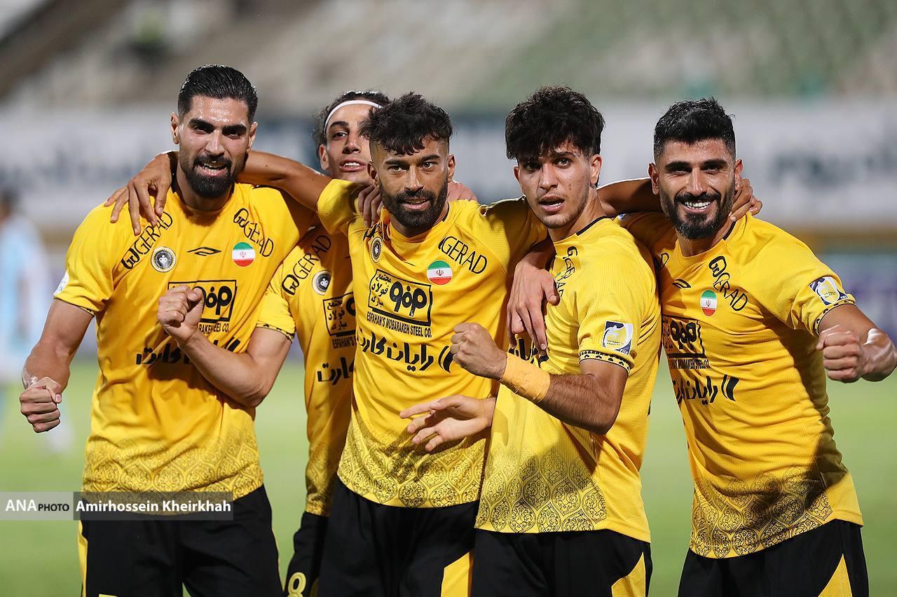 گزارش تصویری از برد سپاهان مقابل پیکان از لحظه اخراج دانشگر تا سجده شکر تیم اصفهانی گزارش تصویری از برد سپاهان مقابل پیکان از لحظه اخراج دانشگر تا سجده شکر تیم اصفهانی