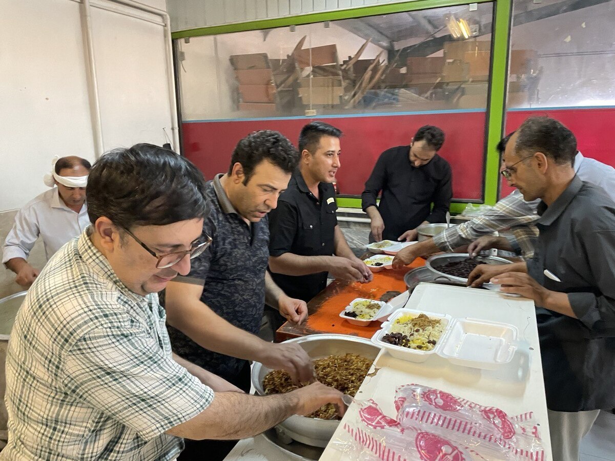 طبخ و توزیع ۲ هزار پرس غذا در موکب‌های دانشگاه آزاد اسلامی