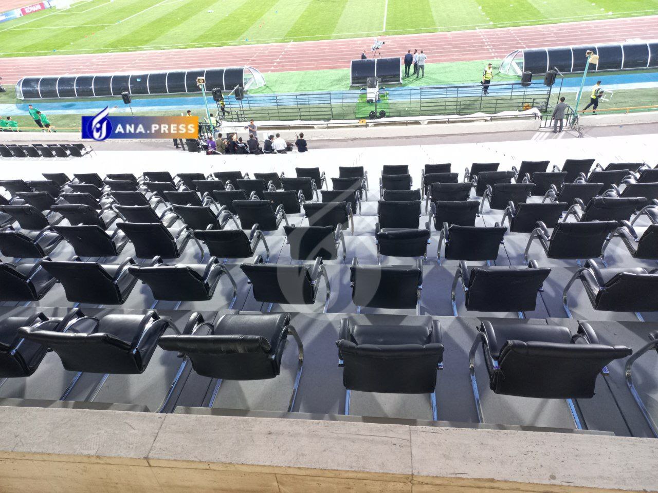 حاشیه بازی نساجی و الهلال| دست تکان دادن نیمار برای هواداران/ عصبانیت بازیگر مطرح و ترک ورزشگاه آزادی حاشیه بازی نساجی و الهلال| دست تکان دادن نیمار برای هواداران/ عصبانیت بازیگر مطرح و ترک ورزشگاه آزادی