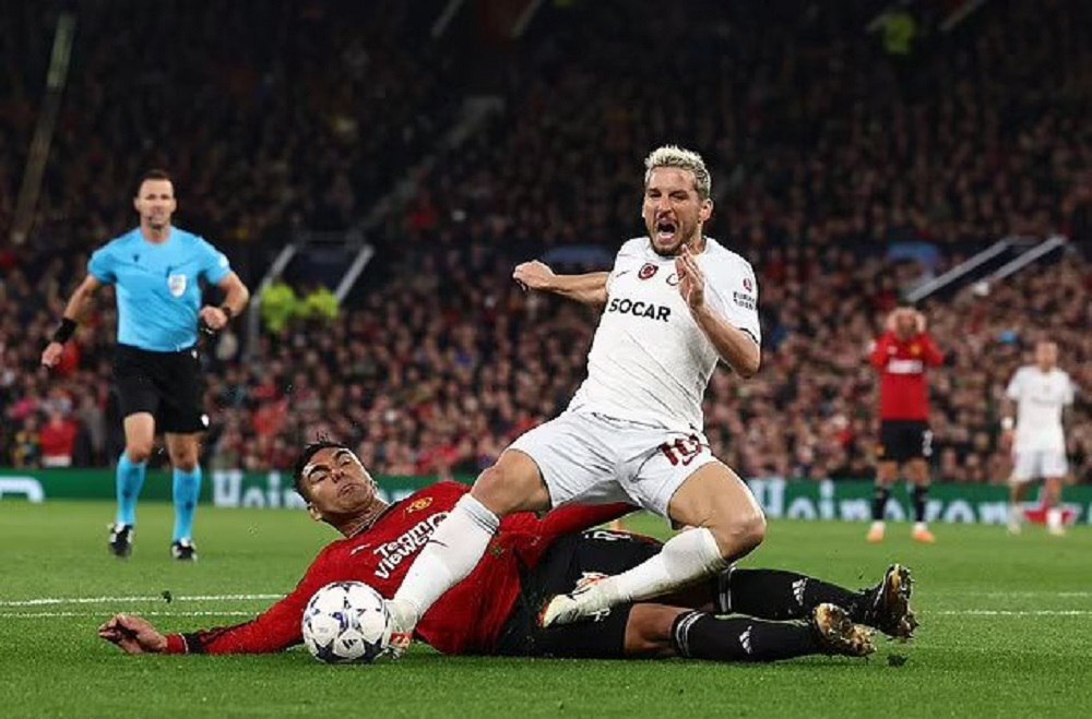 الدترافورد غرق در تاریکی؛ آیا تن هاخ می‌تواند منچستریونایتد را از بحران خارج کند؟