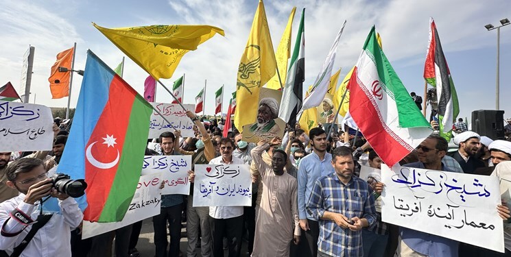 حضور پرشور مردم برای استقبال از شیخ زکزاکی در فرودگاه امام + عکس و فیلم حضور پرشور مردم برای استقبال از شیخ زکزاکی در فرودگاه امام + عکس و فیلم