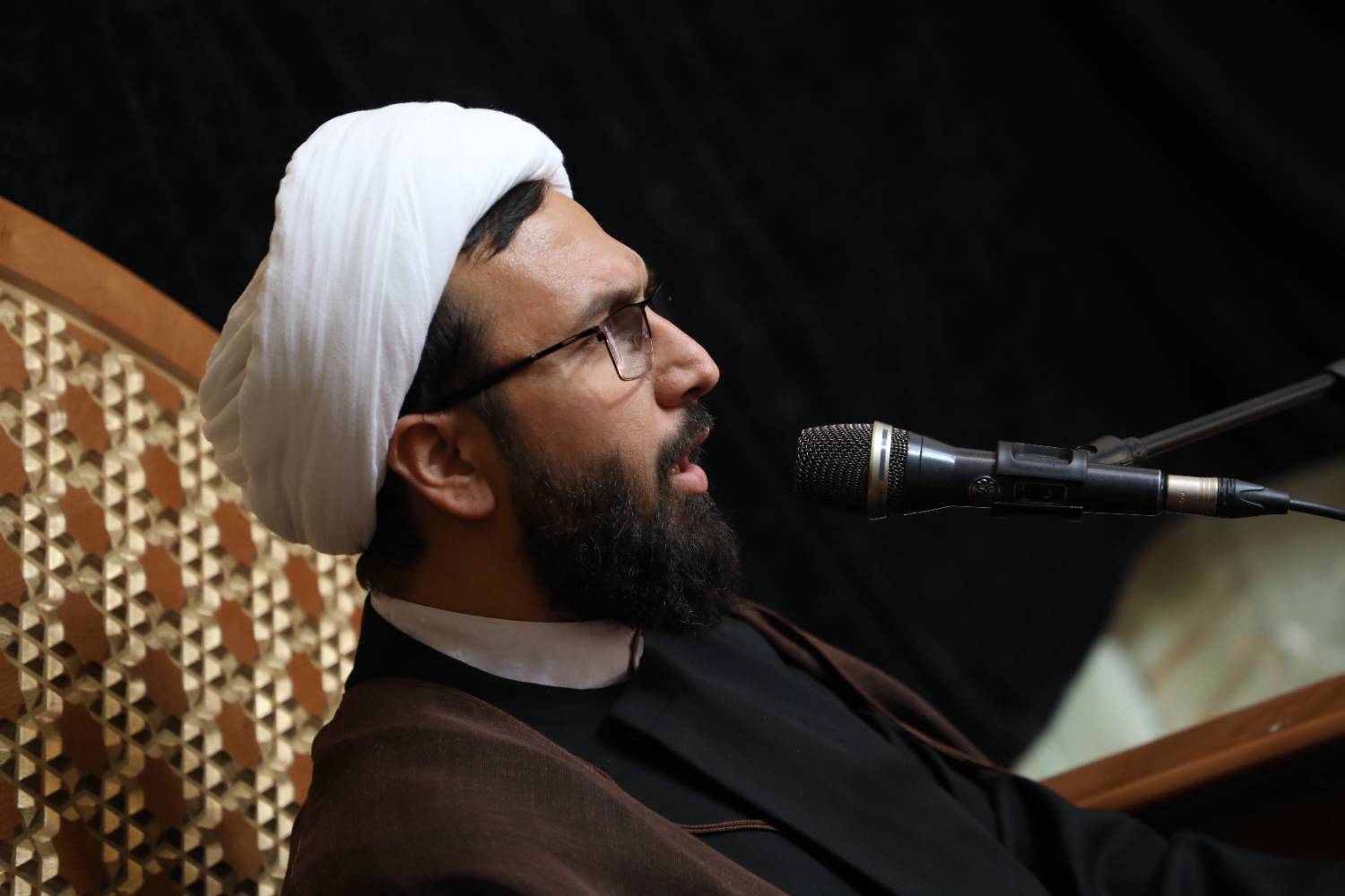 امام عسکری (ع) چگونه امام زمان (عج) را به جهانیان شناساند؟ امام عسکری (ع) چگونه امام زمان (عج) را به جهانیان شناساند؟