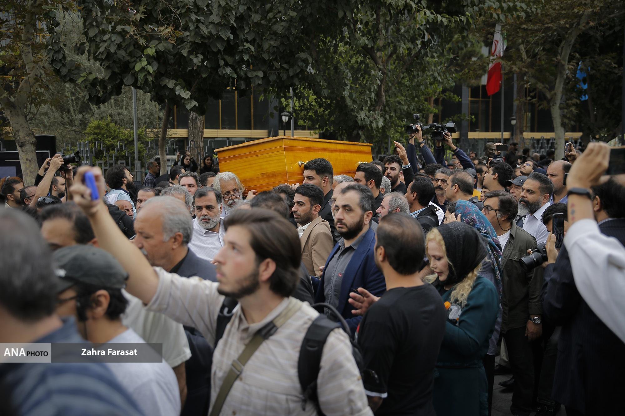 چرمشیر: تئاتر ایران مدیون «آتیلا پسیانی» است؛ هزینه های مراسم صرف درمان بیماران سرطانی می شود