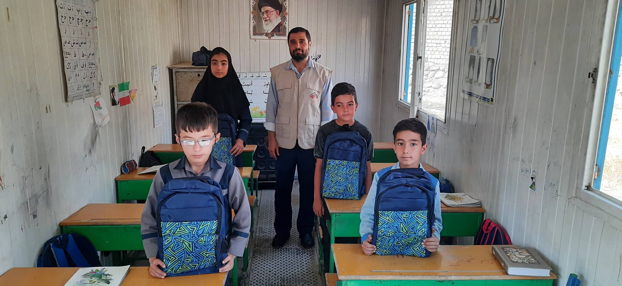 ساخت مدرسهای که از نان شب هم واجبتر است/ گروه جهادی شهدا به غرب رفت+ فیلم ساخت مدرسهای که از نان شب هم واجبتر است/ گروه جهادی شهدا به غرب رفت+ فیلم