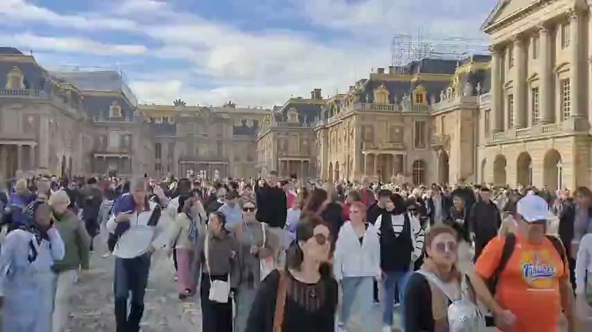 کاخ ورسای در فرانسه تخلیه شد