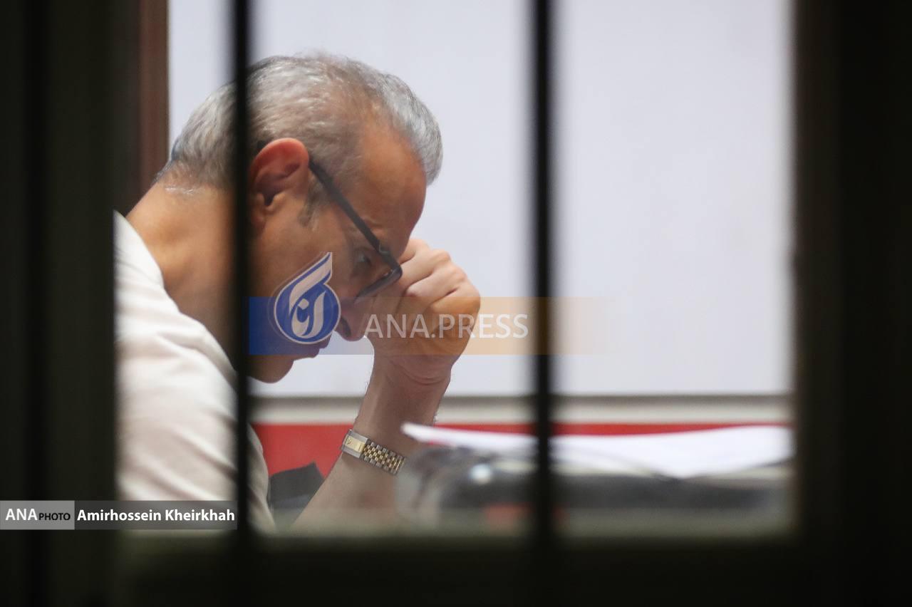 تصاویری از گل محمدی در دفتر کارش در ورزشگاه شهید کاظمی در روز پایان اعتصاب پرسپولیس تصاویری از گل محمدی در دفتر کارش در ورزشگاه شهید کاظمی در روز پایان اعتصاب پرسپولیس