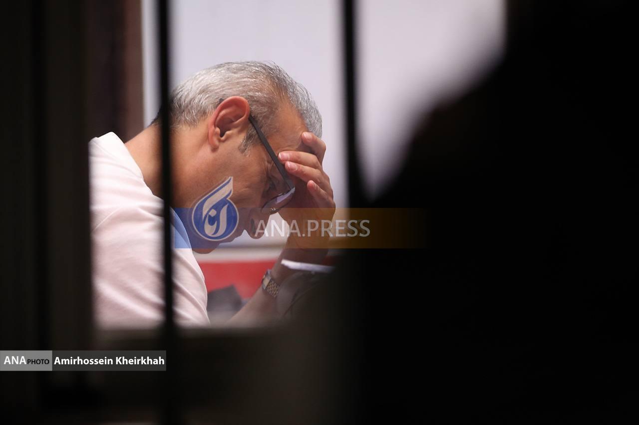 تصاویری از گل محمدی در دفتر کارش در ورزشگاه شهید کاظمی در روز پایان اعتصاب پرسپولیس تصاویری از گل محمدی در دفتر کارش در ورزشگاه شهید کاظمی در روز پایان اعتصاب پرسپولیس