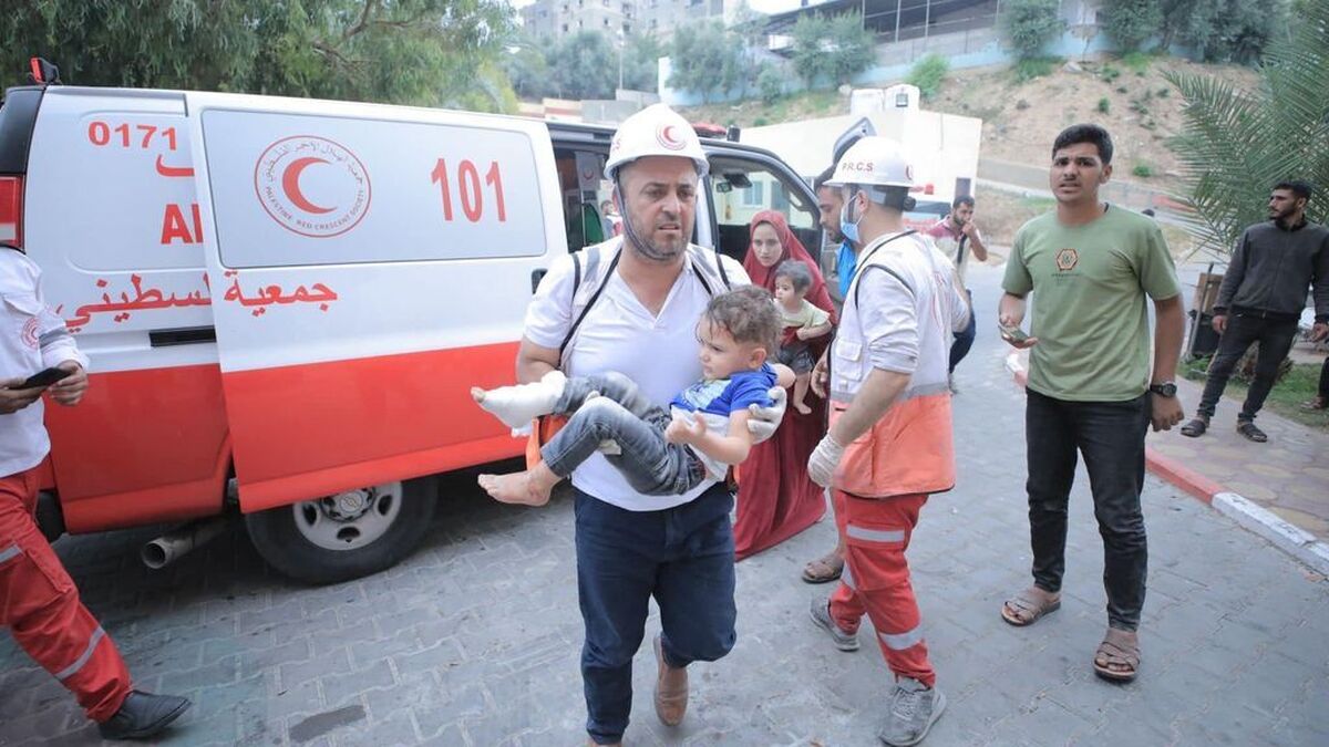 اسرائیل به آمبولانس مجروحان فلسطینی هم رحم نکرد + فیلم