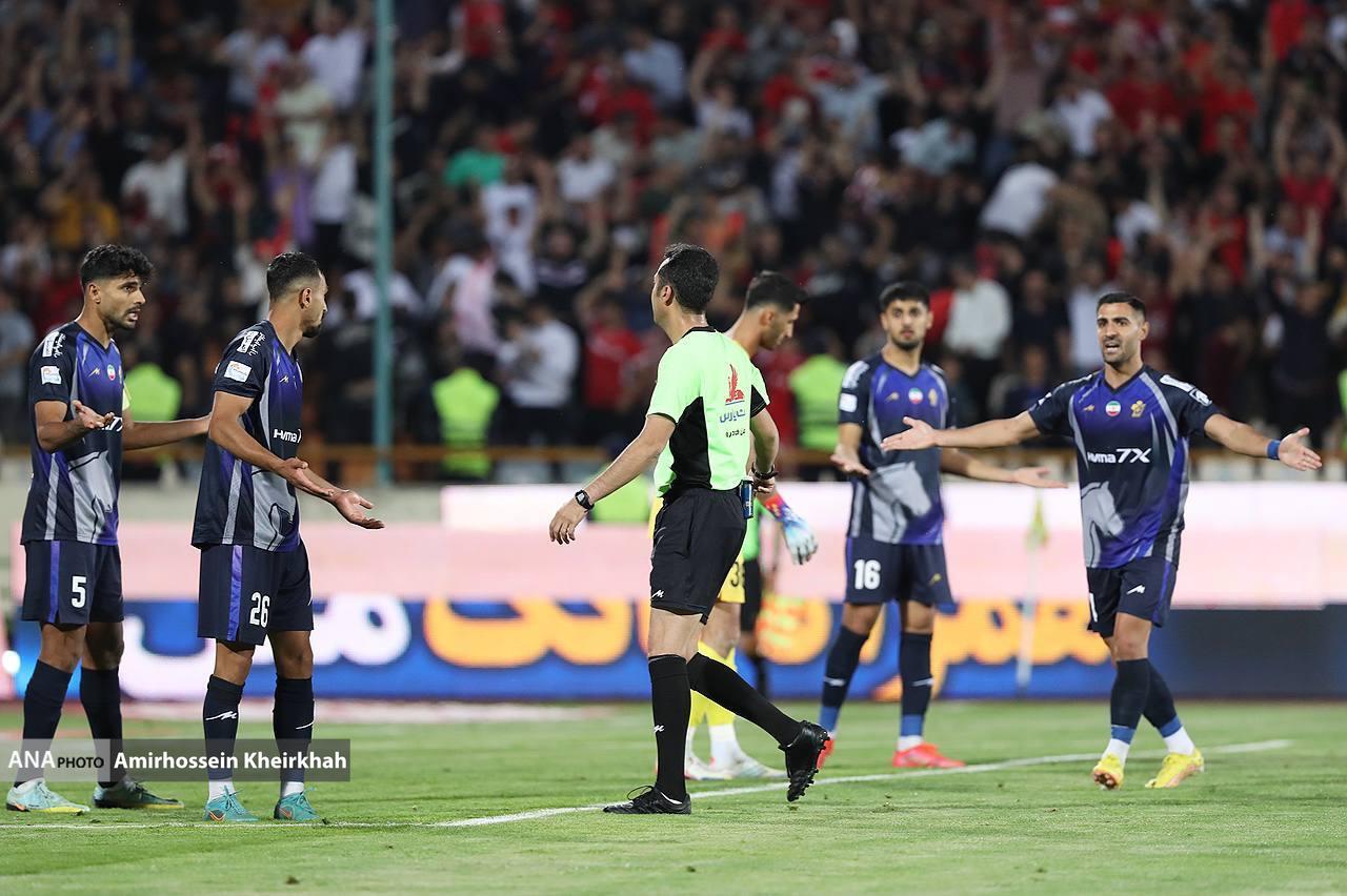 مرور اتفاقات آخرین بازی پیکان - پرسپولیس| از جنجال بی‌سابقه انتخاب ورزشگاه تا اعتراض خودروسازان به پنالتی مشکوک
