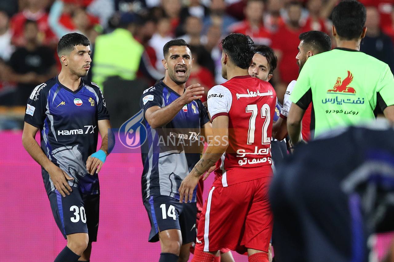 مرور اتفاقات آخرین بازی پیکان - پرسپولیس| از جنجال بی‌سابقه انتخاب ورزشگاه تا اعتراض خودروسازان به پنالتی مشکوک