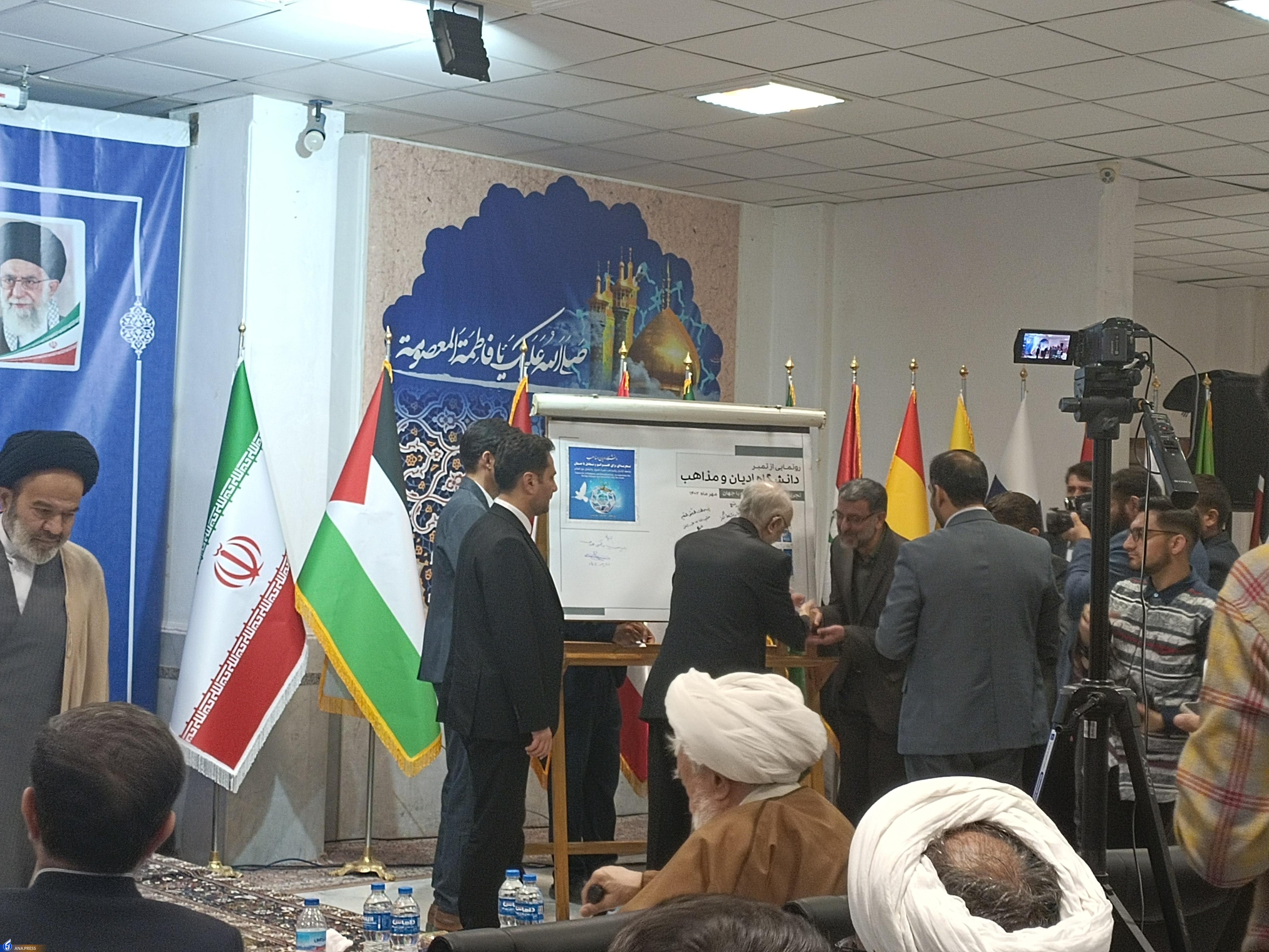 روایت علی‌اکبر صالحی از اردوگاه‌های فلسطینی در لبنان/ جهانیان از جنایت صهیونیست‌ها گله‌مند هستند