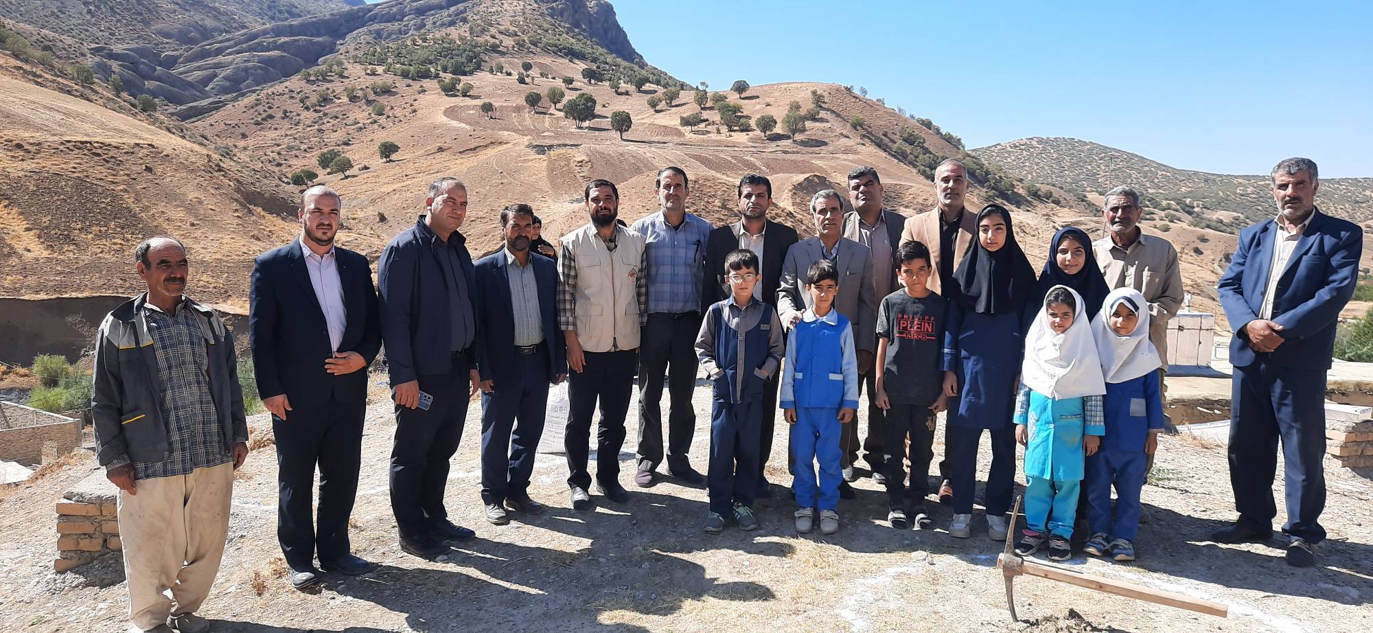 کلنگ احداث مدرسه شهید قنبری به زمین زده شد کلنگ احداث مدرسه شهید قنبری به زمین زده شد