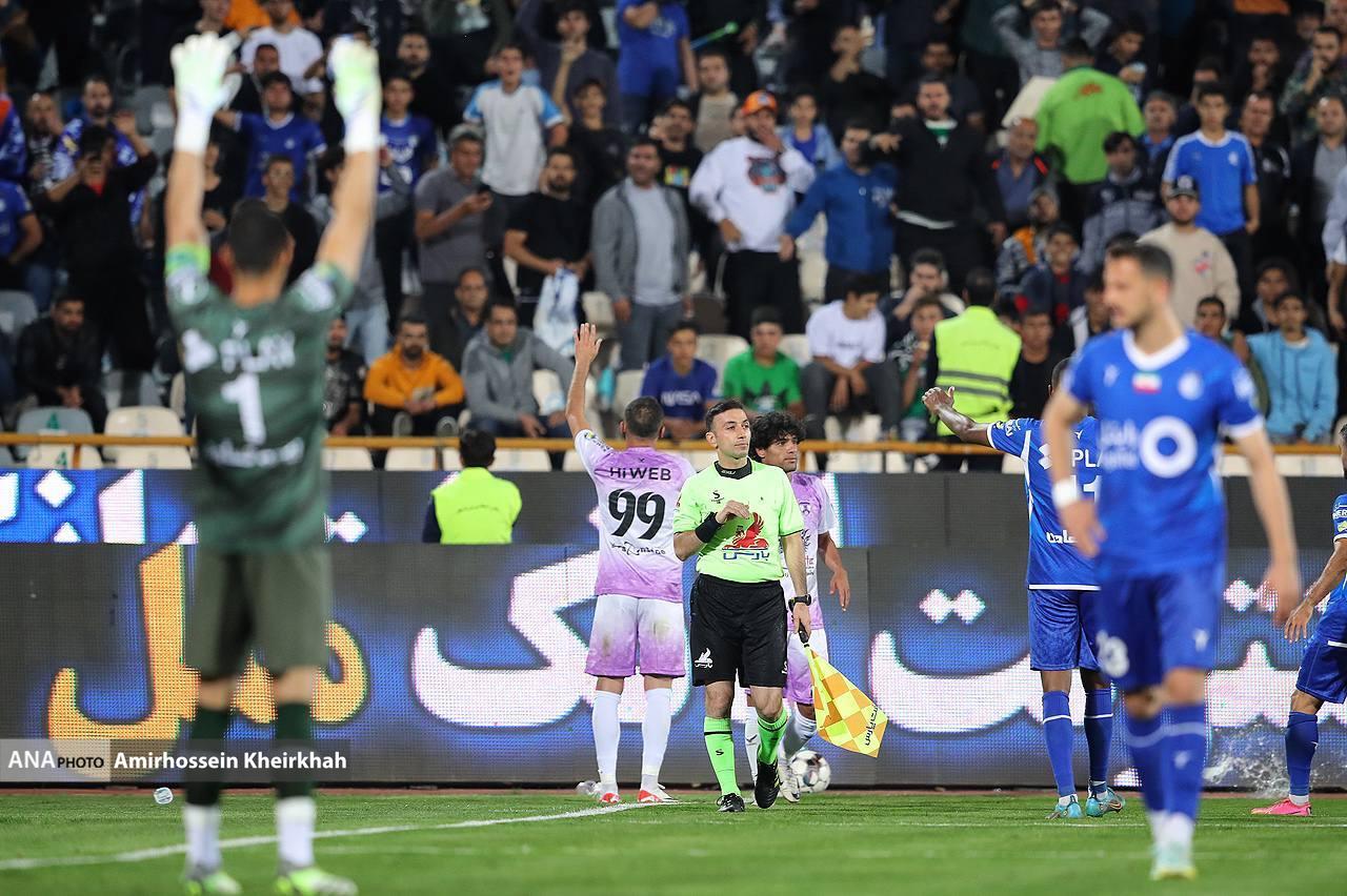 به جا مانده از حواشی بازی استقلال و هوادار| درگیری لفظی سامره با کادرفنی حریف به جا مانده از حواشی بازی استقلال و هوادار| درگیری لفظی سامره با کادرفنی حریف