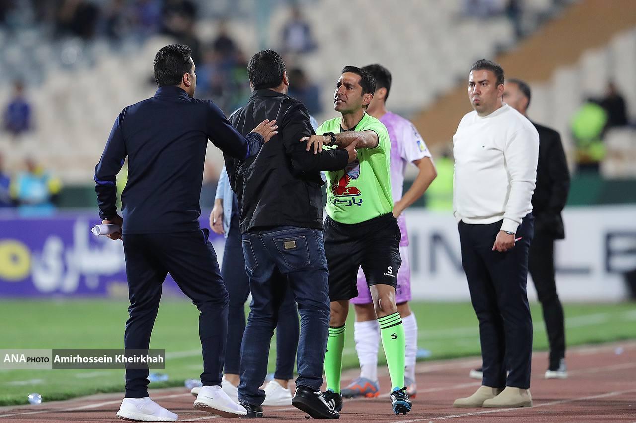 به جا مانده از حواشی بازی استقلال و هوادار| درگیری لفظی سامره با کادرفنی حریف به جا مانده از حواشی بازی استقلال و هوادار| درگیری لفظی سامره با کادرفنی حریف