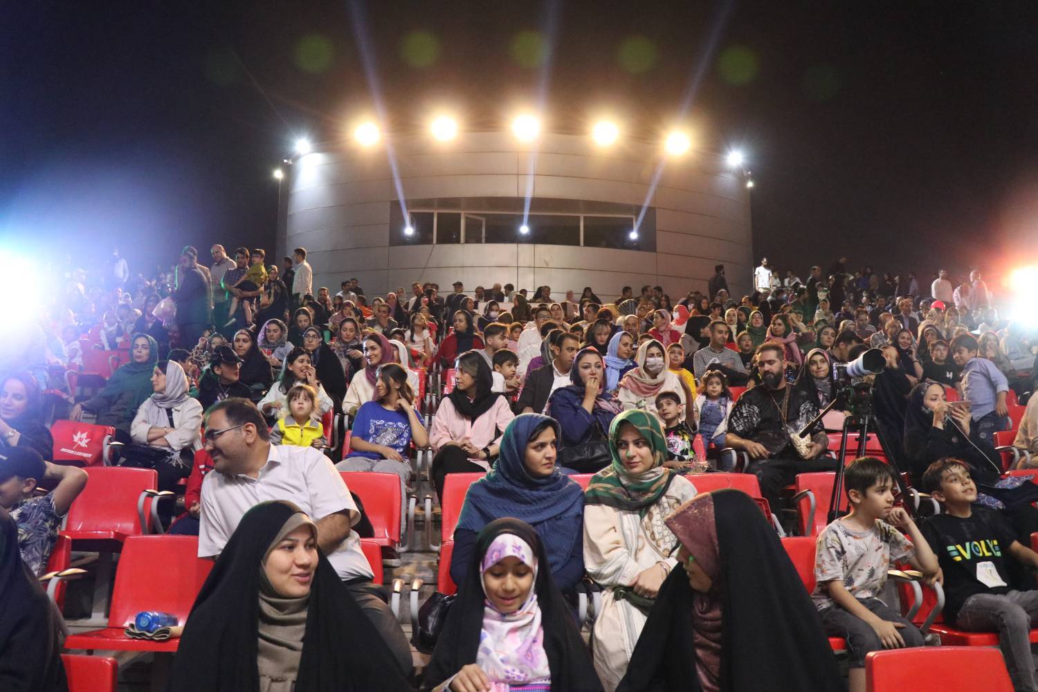 هدف «بچه زرنگ» شادی و ایجاد هویت ملی است/ کودکان افتتاحیه انیمیشن را جشن گرفتند هدف «بچه زرنگ» شادی و ایجاد هویت ملی است/ کودکان افتتاحیه انیمیشن را جشن گرفتند