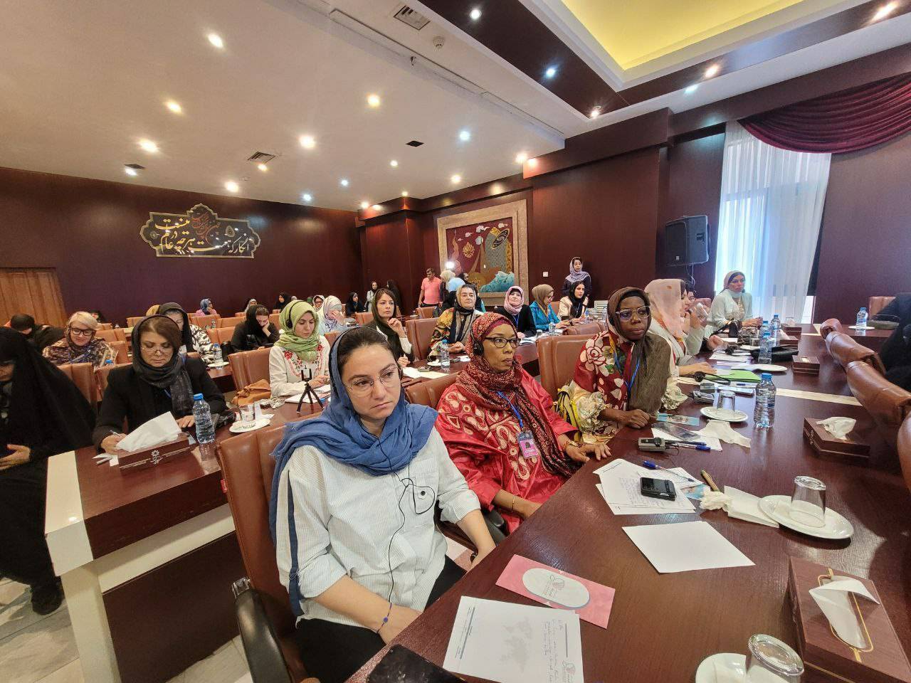 خانواده را دوباره احیا کنیم؛ جلسات با زنان رسانه های دنیا باید مداوم باشد خانواده را دوباره احیا کنیم؛ جلسات با زنان رسانه های دنیا باید مداوم باشد