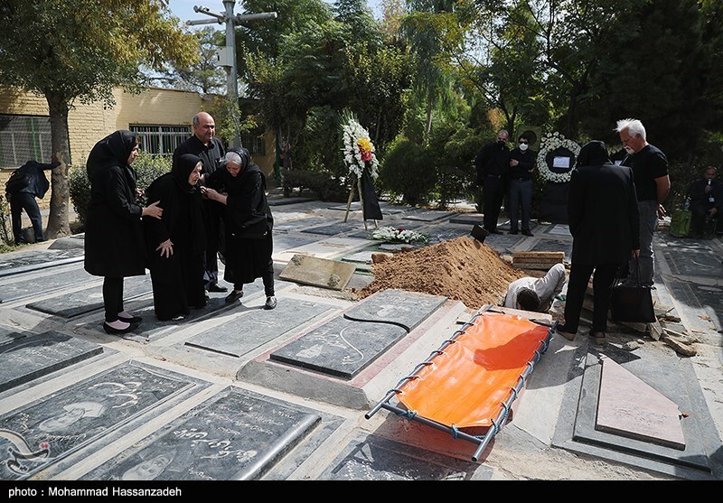 تشییع پیکر غریبانه امرالله صابری تشییع پیکر غریبانه امرالله صابری